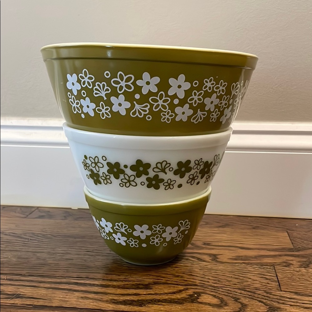 Pyrex Spring Blossom “Crazy Daisy” mixing bowls